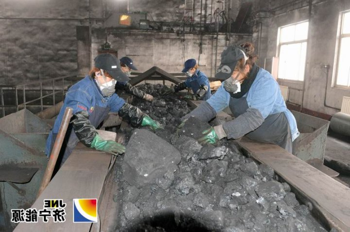 记济宁市巾帼文明岗霄云煤矿洗煤厂手选跳汰班