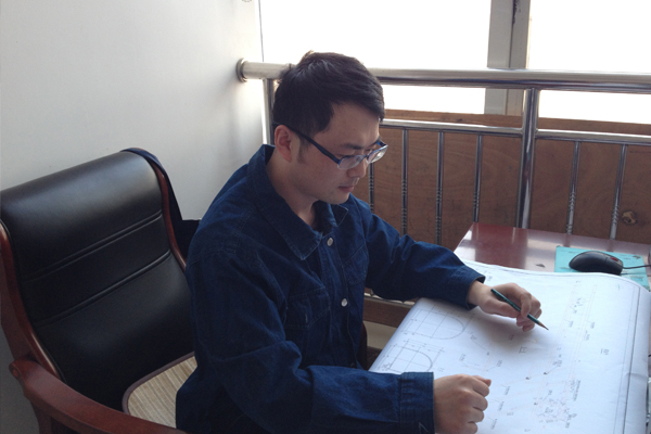 记集团公司技术标兵——安居煤矿梁立博