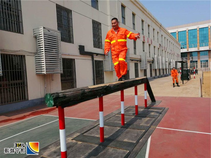 金桥煤矿：2019年6月14日，金桥煤矿加强训练铸造过硬矿山救护队伍（孙欢 摄） (2).jpg