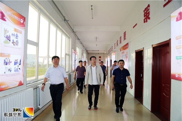 1567651111125962.jpg 2019年9月3日济宁能源局张玕局长到朱家峁煤矿检查指导工作照片、检查该矿安全文化长廊2.jpg