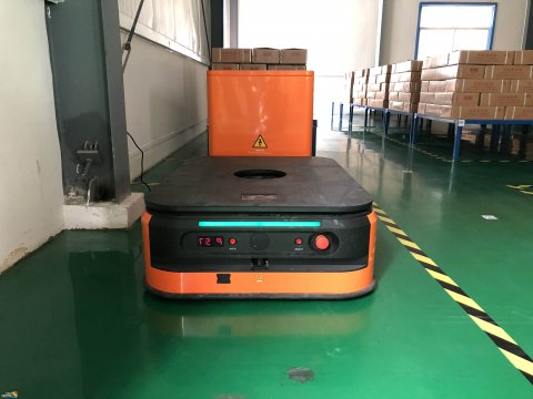 矿用产品公司引进无人搬运设备提高智能化水平