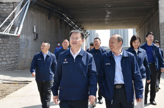 王崇景带队到港航建设公司调研指导工作