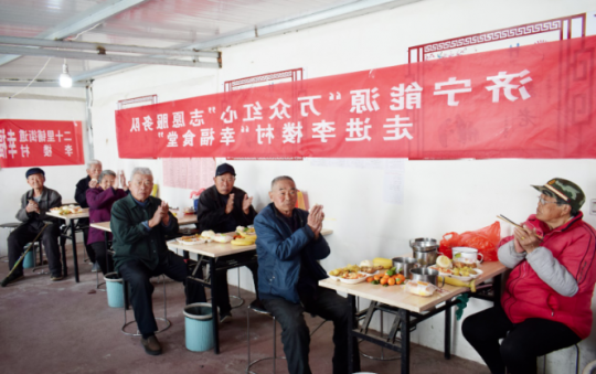 经济导报·多彩济宁丨万众红心·十队联动，擦亮青春底色——济宁能源“万众红心”志愿服务活动