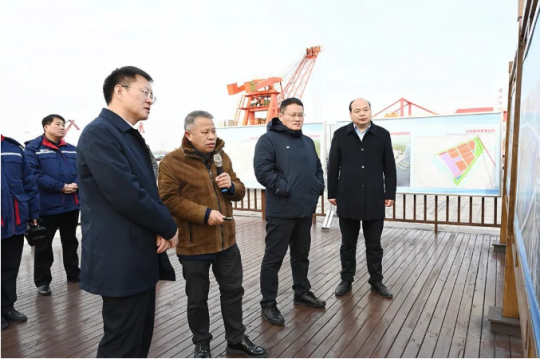 龙拱港、跃进港作业区重点项目现场工作推进会召开