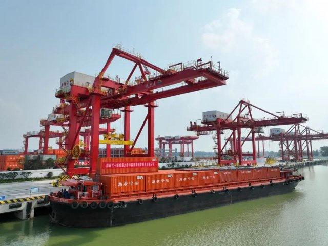 观察丨10万标箱！济宁港航集装箱吞吐量缘何“闪电式”攀升