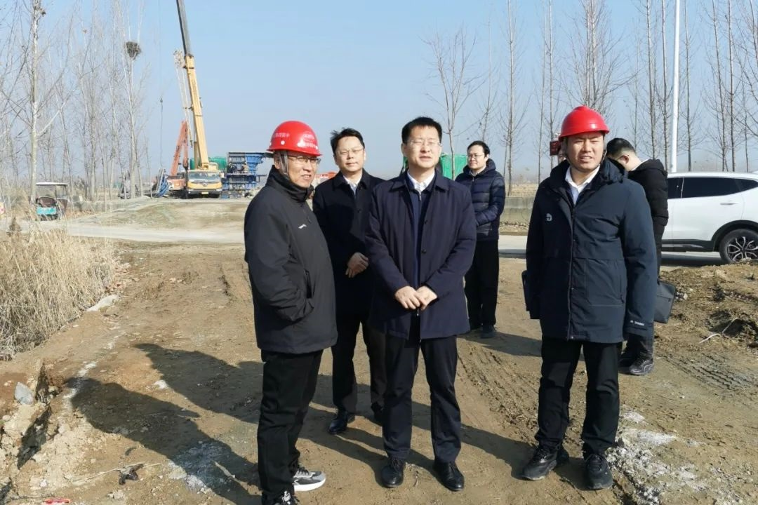 1704438910603606.jpg 640777.jpg