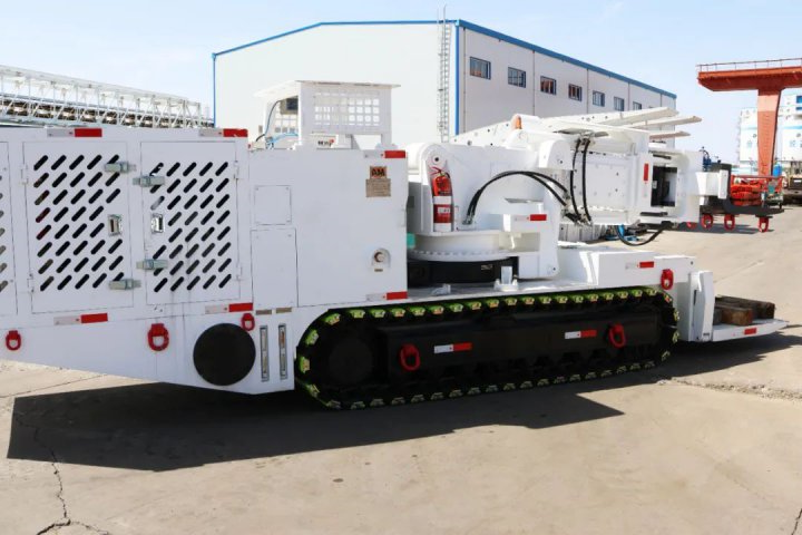 首台支架搬运车“扎根”朱家峁煤矿