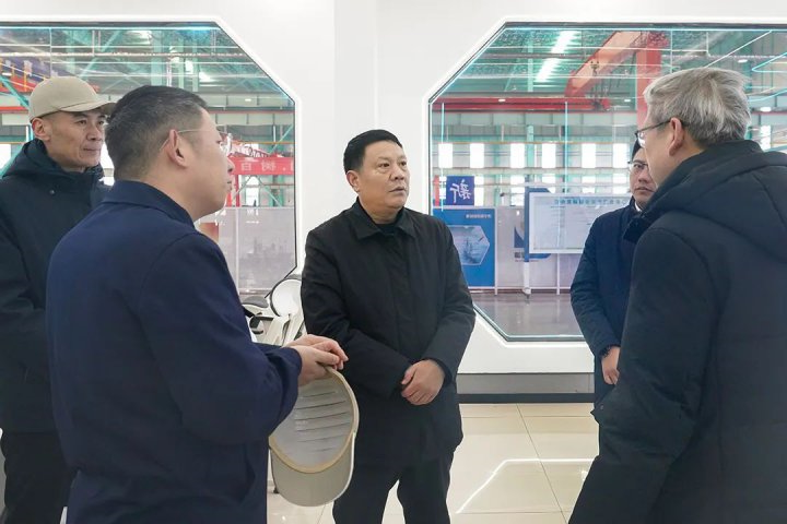 张广宇到金属材料公司、曙岳车辆公司检查指导工作