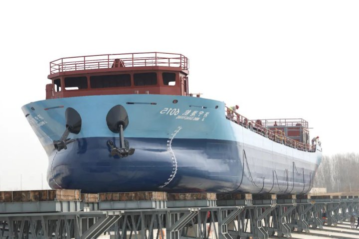 今年首艘！新能船业6015号LNG动力船顺利吉水