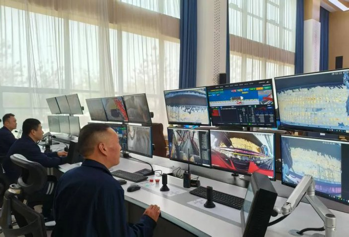 梁山港实现内河港口“三机联控”智慧装船新模式